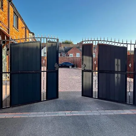 Lux Apartment Nuneaton With Gated, Private Parking Exterior photo
