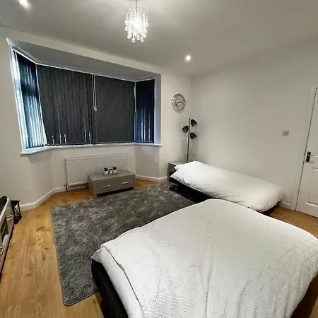 Lux Apartment Nuneaton With Gated, Private Parking Exterior photo