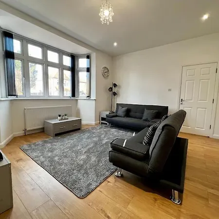 Lux Apartment Nuneaton With Gated, Private Parking Exterior photo