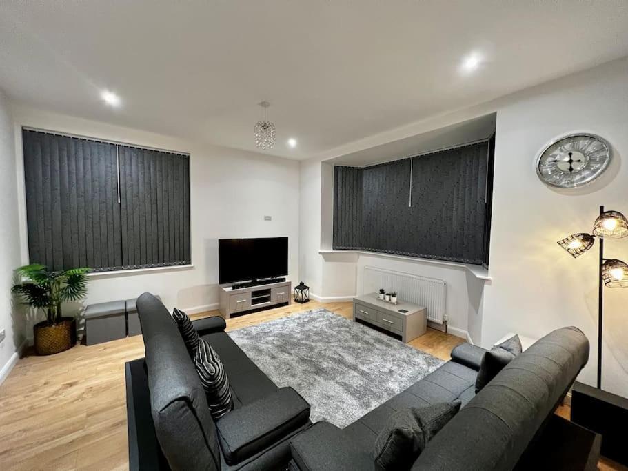Apartment Lux With Gated, Private Parking *