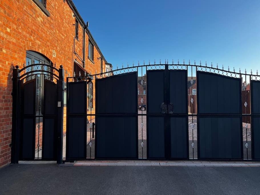 Lux With Gated, Private Parking