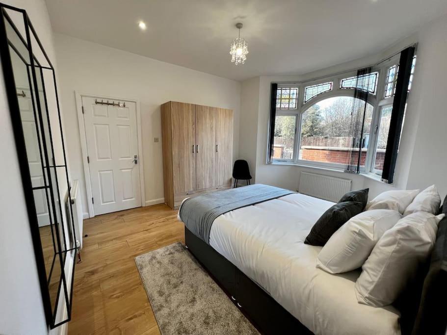 Lux With Gated, Private Parking Apartment