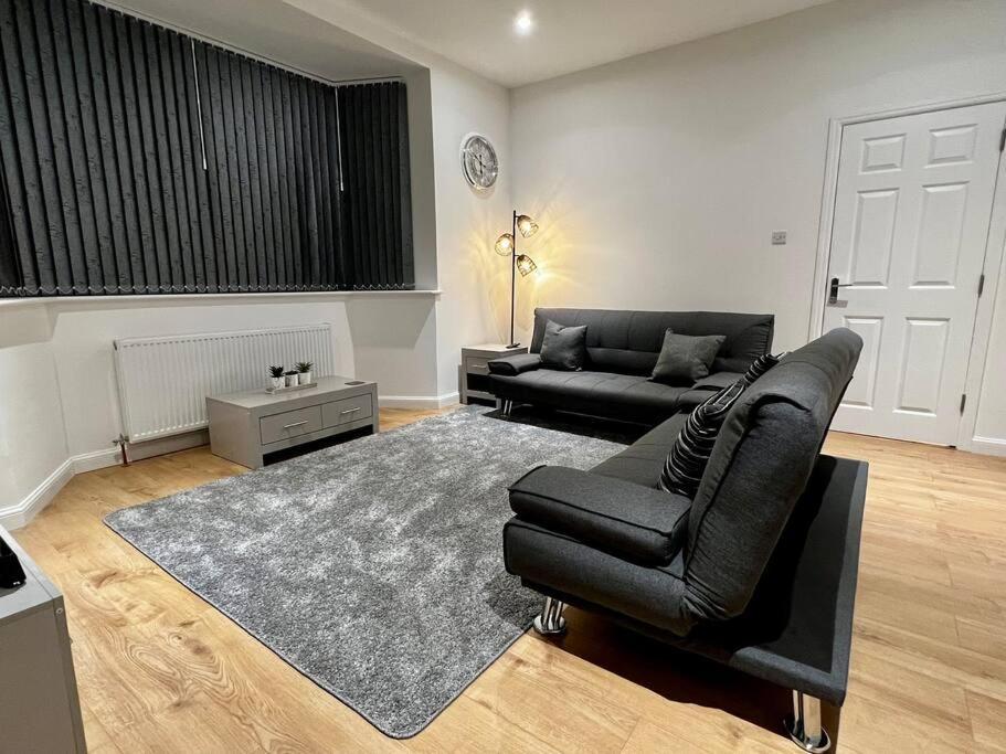 Lux With Gated, Private Parking Apartment Nuneaton