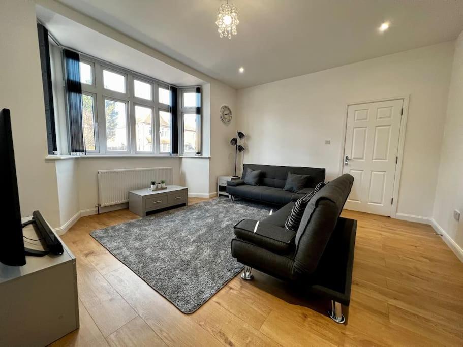 Lux With Gated, Private Parking Apartment