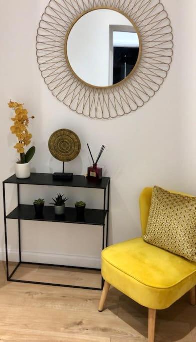 Lux With Gated, Private Parking Apartment