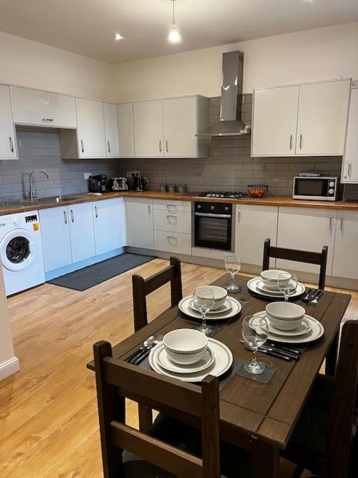 Apartment Lux With Gated, Private Parking Nuneaton